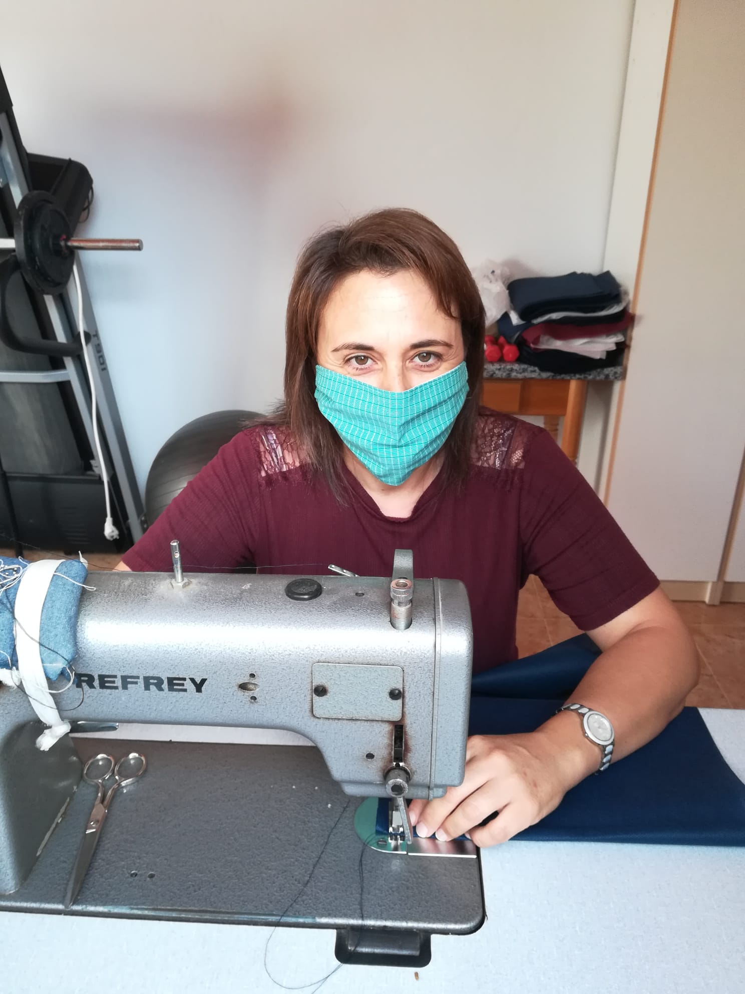 Cientos de mujeres de la provincia han aportado su granito para ayudar en la crisis sanitaria