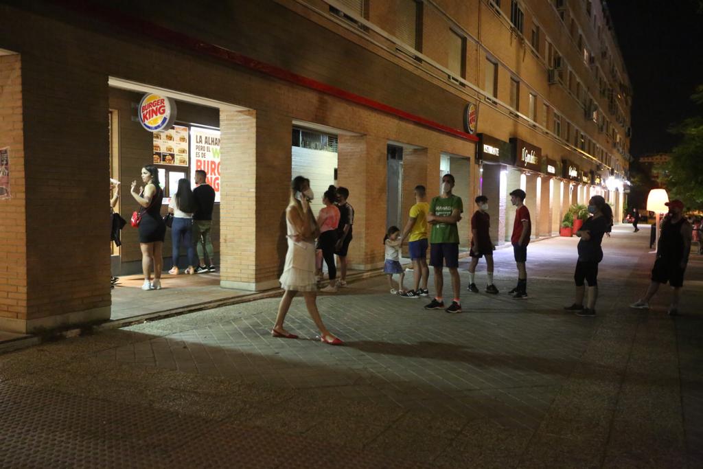 Los bares de la ciudad, repletos de clientes en sus terrazas