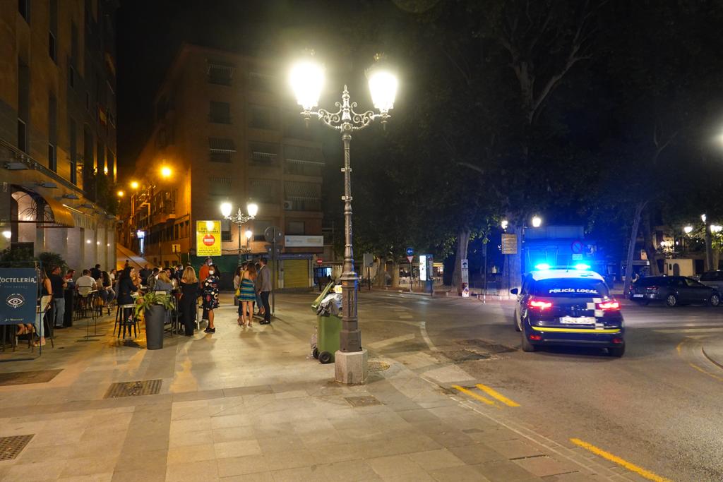 Los bares de la ciudad, repletos de clientes en sus terrazas