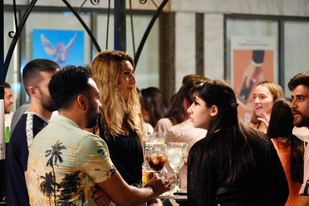 Los bares de la ciudad, repletos de clientes en sus terrazas