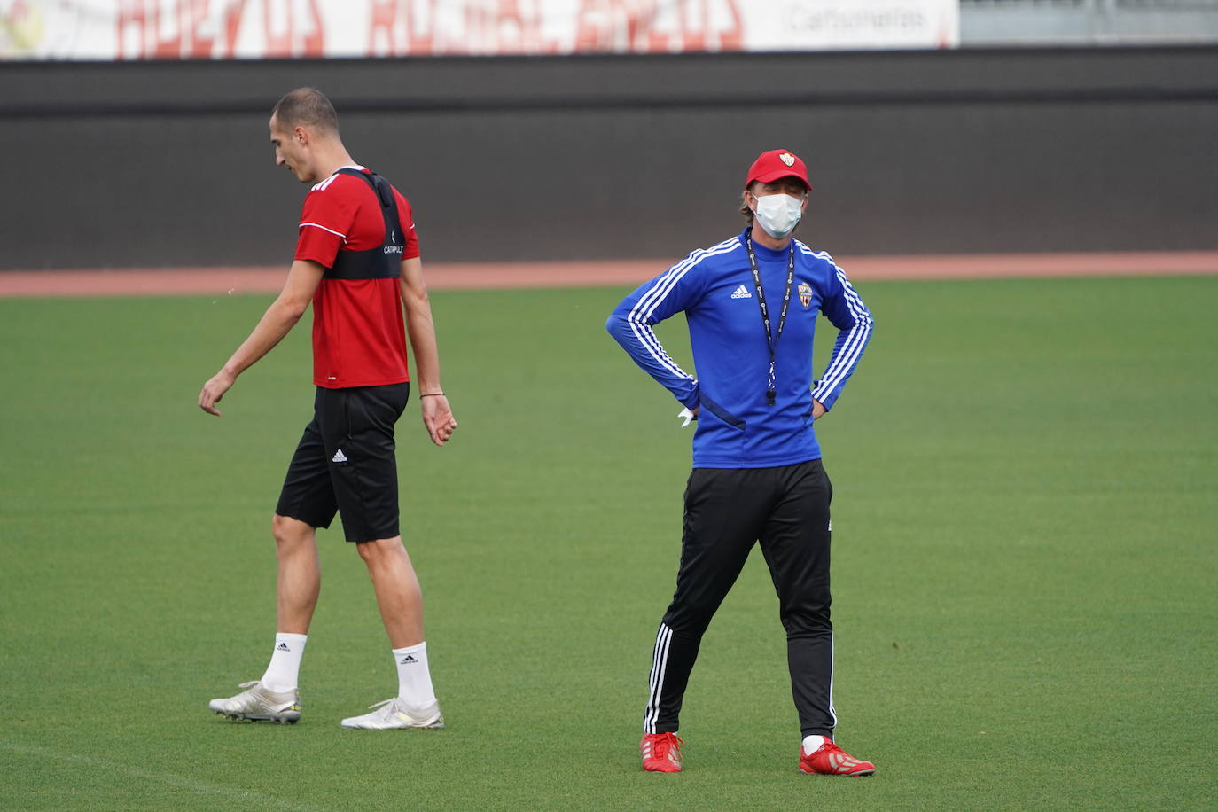 El equipo rojiblanco comienza a preparar el partido de la vuelta a la actividad con un grupo de 29 jugadores