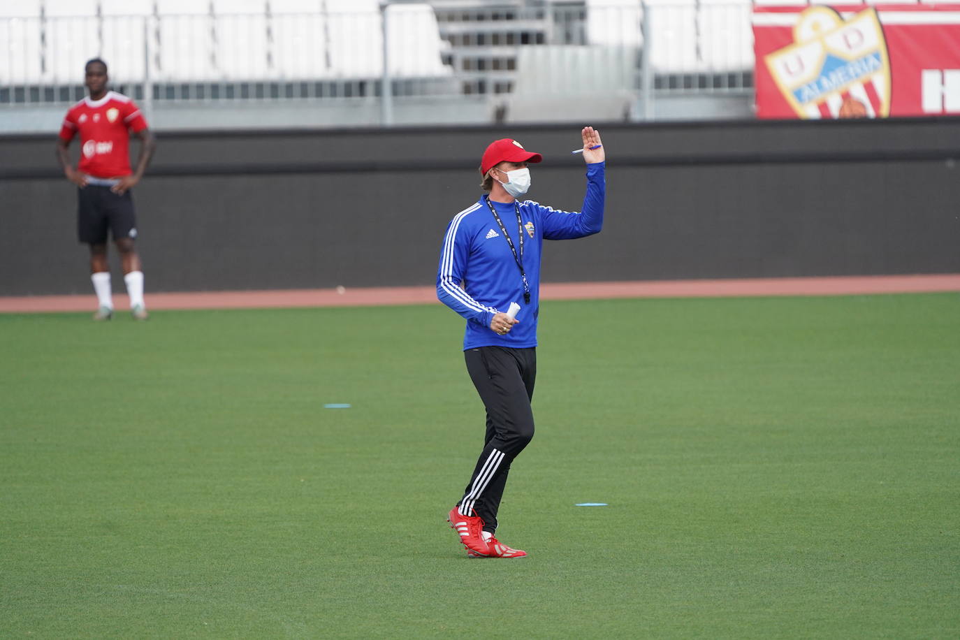 El equipo rojiblanco comienza a preparar el partido de la vuelta a la actividad con un grupo de 29 jugadores