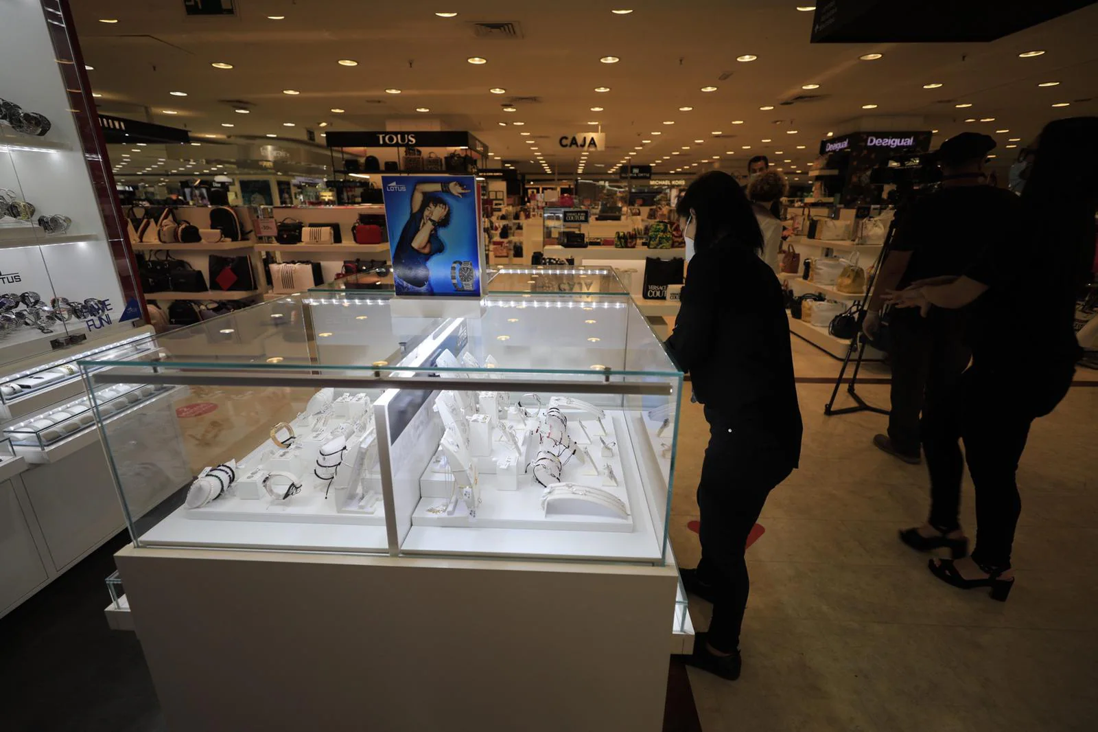 Nevada Shopping, Serrallo, Alshur y Granaita abren sus puertas hoy y ponen en marcha 250 nuevos negocios