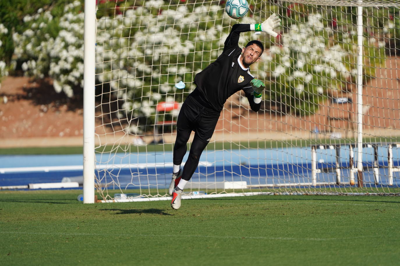 Fotos: El Almería prosigue sus entrenamientos