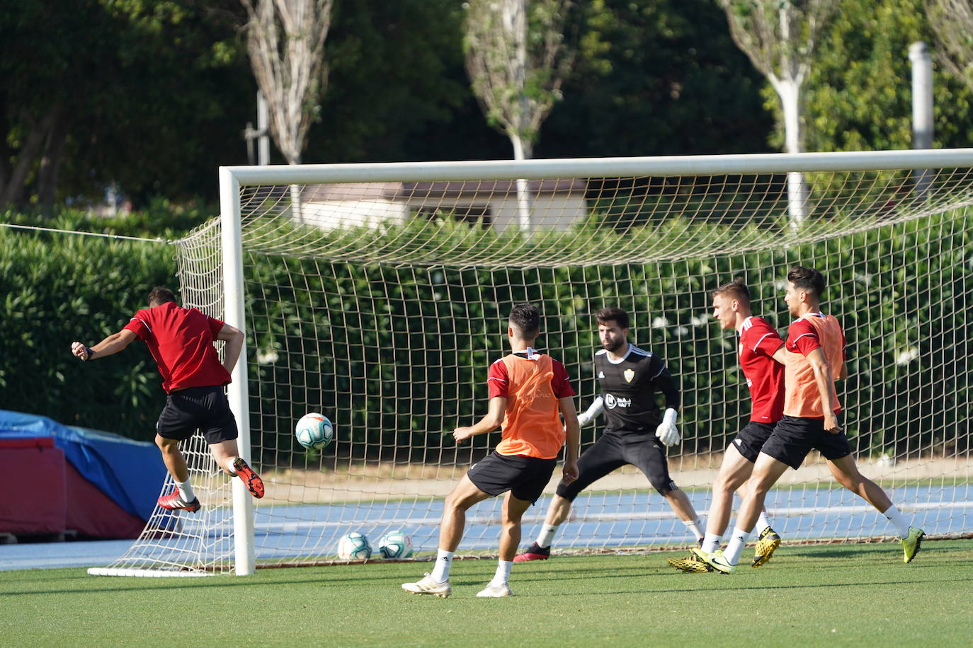 Fotos: El Almería prosigue sus entrenamientos