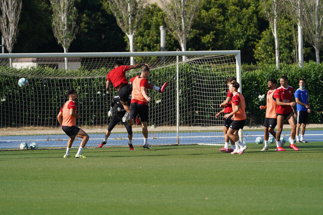 Fotos: El Almería prosigue sus entrenamientos