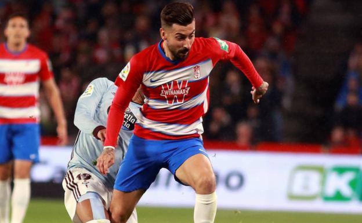 Álvaro Vadillo fue titular en el partido contra el Celta en Los Cármenes esta temporada. 