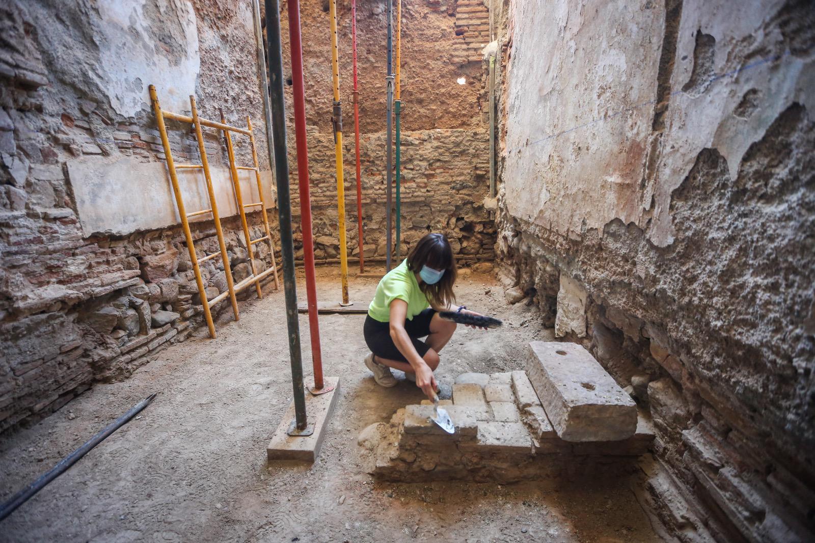El Patronato de la Alhambra y el Generalife ha retomado este miércoles en Granada las obras de restauración del Maristán, el antiguo hospital nazarí del siglo XIV