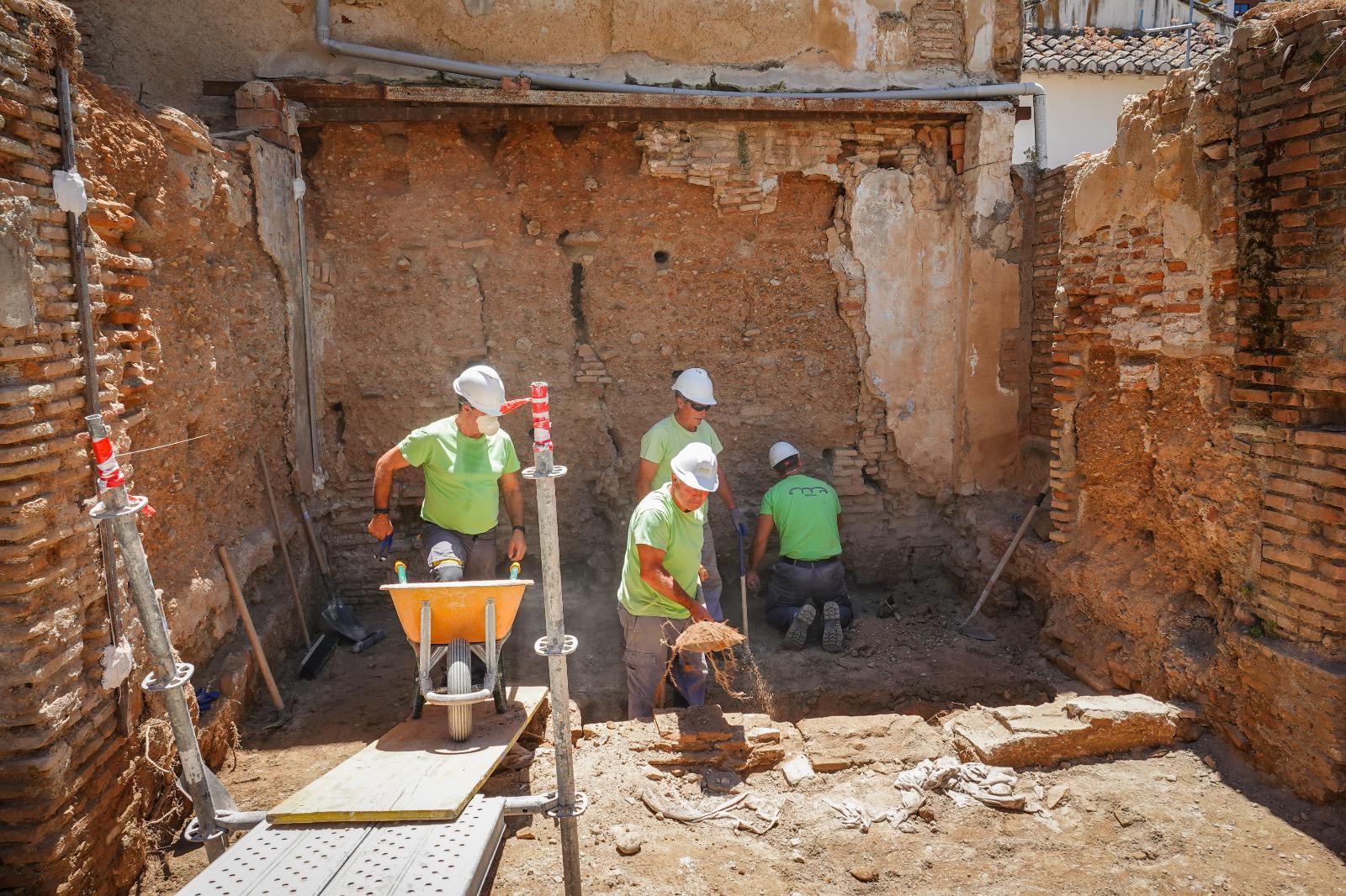 El Patronato de la Alhambra y el Generalife ha retomado este miércoles en Granada las obras de restauración del Maristán, el antiguo hospital nazarí del siglo XIV