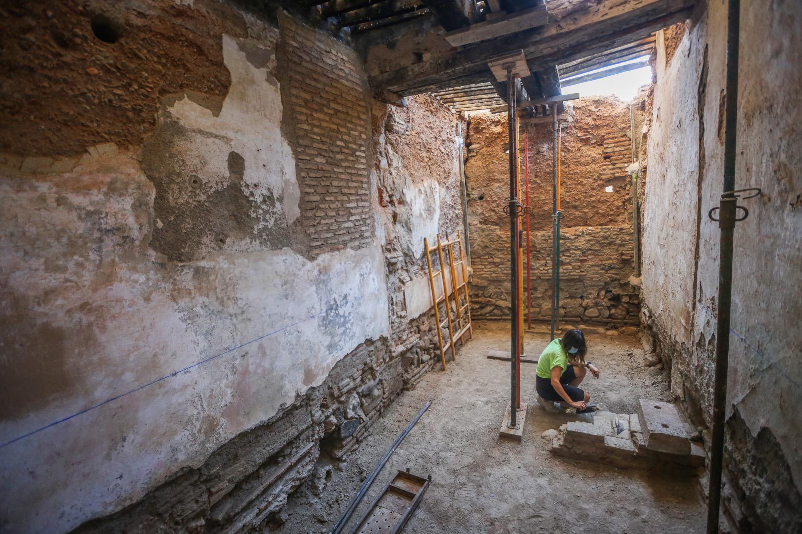 El Patronato de la Alhambra y el Generalife ha retomado este miércoles en Granada las obras de restauración del Maristán, el antiguo hospital nazarí del siglo XIV