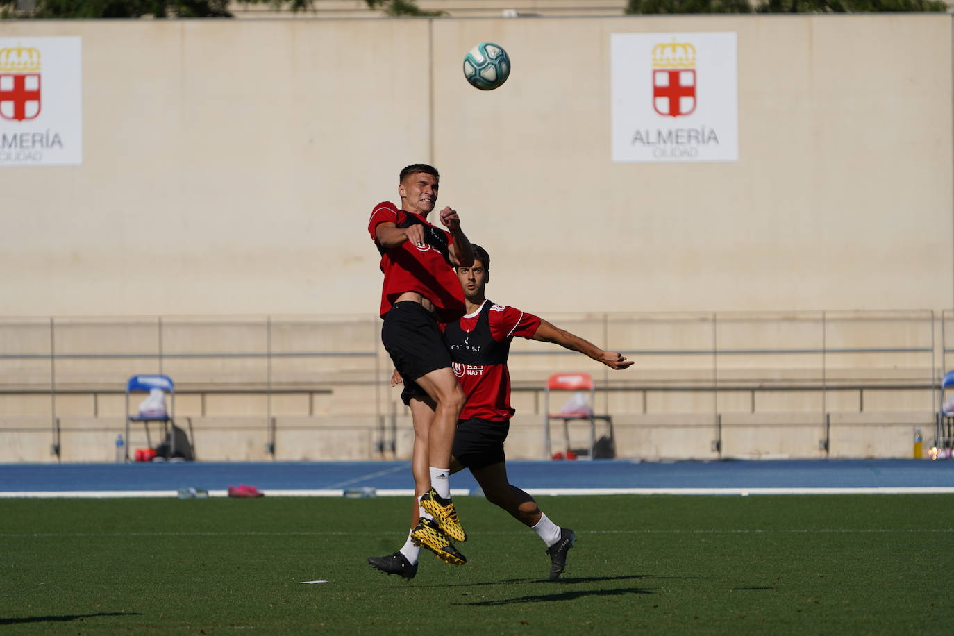 Fotos: El Almería ensaya su estrategia