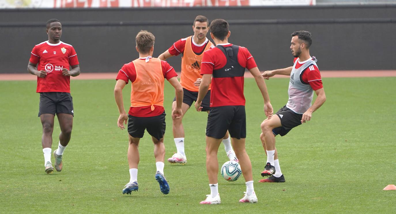 Fotos: El Almería juega un partidillo de entrenamiento