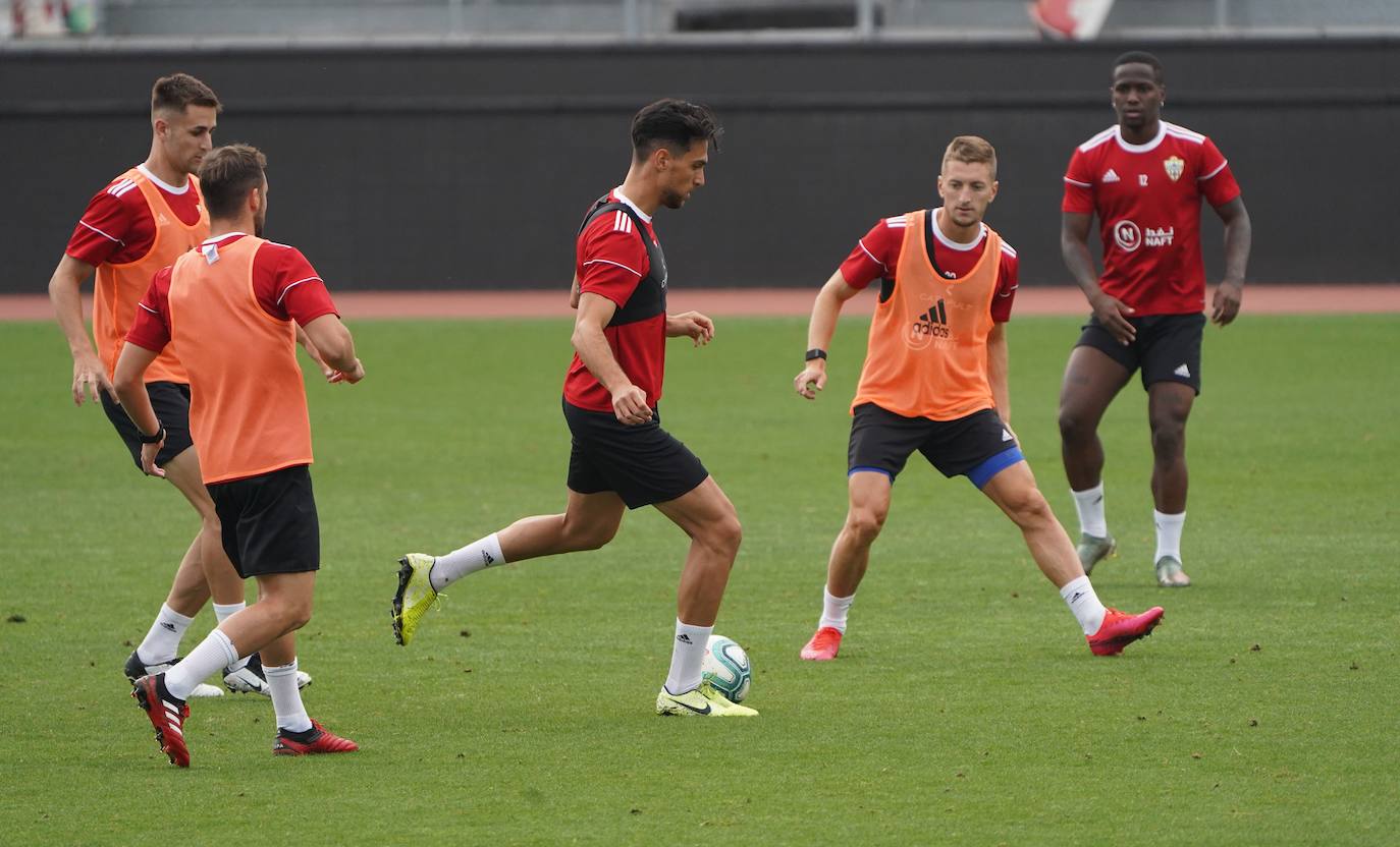 Fotos: El Almería juega un partidillo de entrenamiento