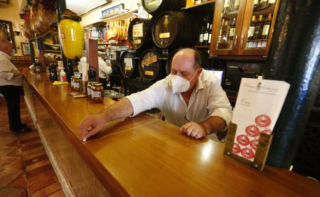 Los locales ya se preparan para la jornada de mañana-