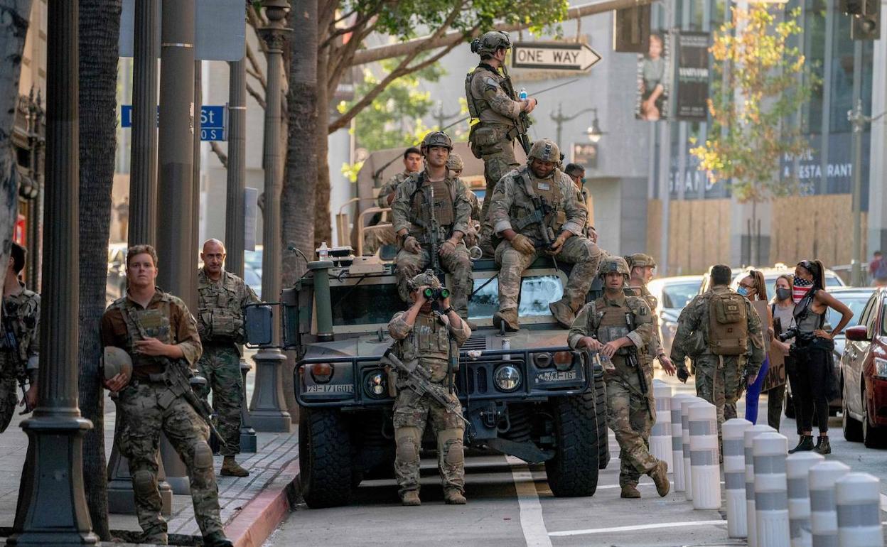 Efectivos de la Guardia Nacional, en las calles de Los Ángeles. 