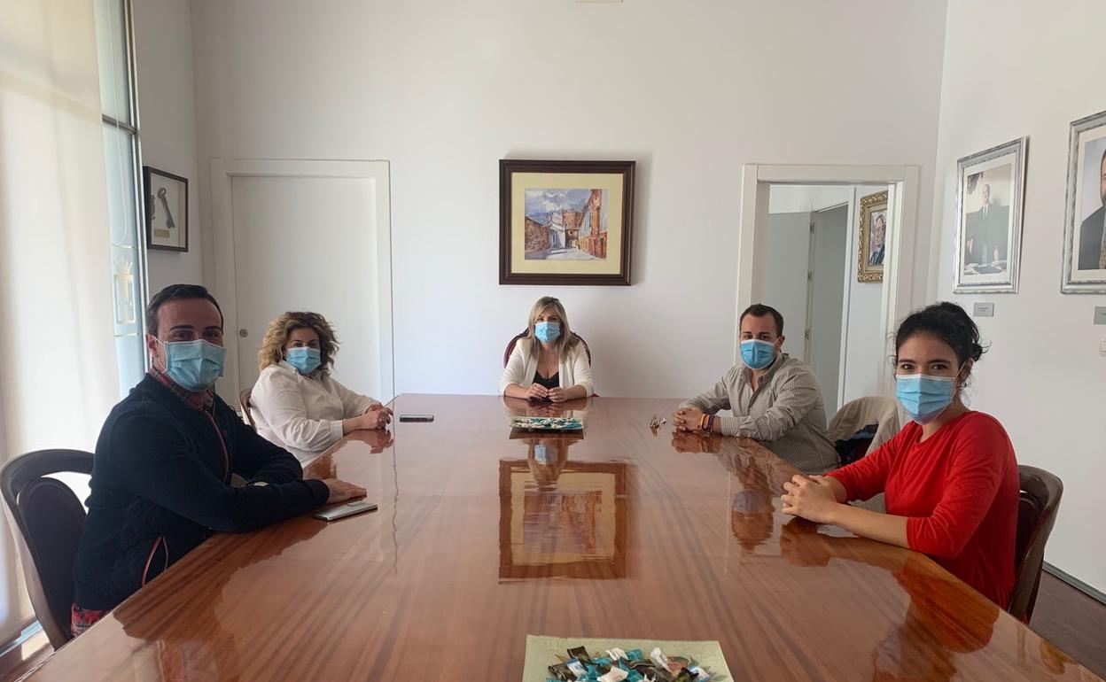 Reunión informativa sobre la suspensión de las fiestas.