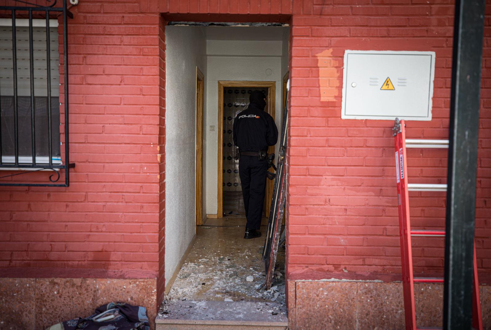 Los registros autorizados judicialmente buscan cultivos de interior de cannabis sativa, armas de fuego y dinero después de una sesuda investigación iniciada meses atrás que culmina ahora