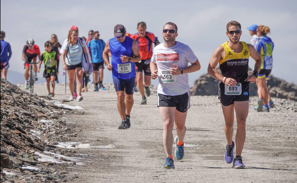 Corredores en una imagen de archivo de una anterior edición de la Subida al Veleta. 