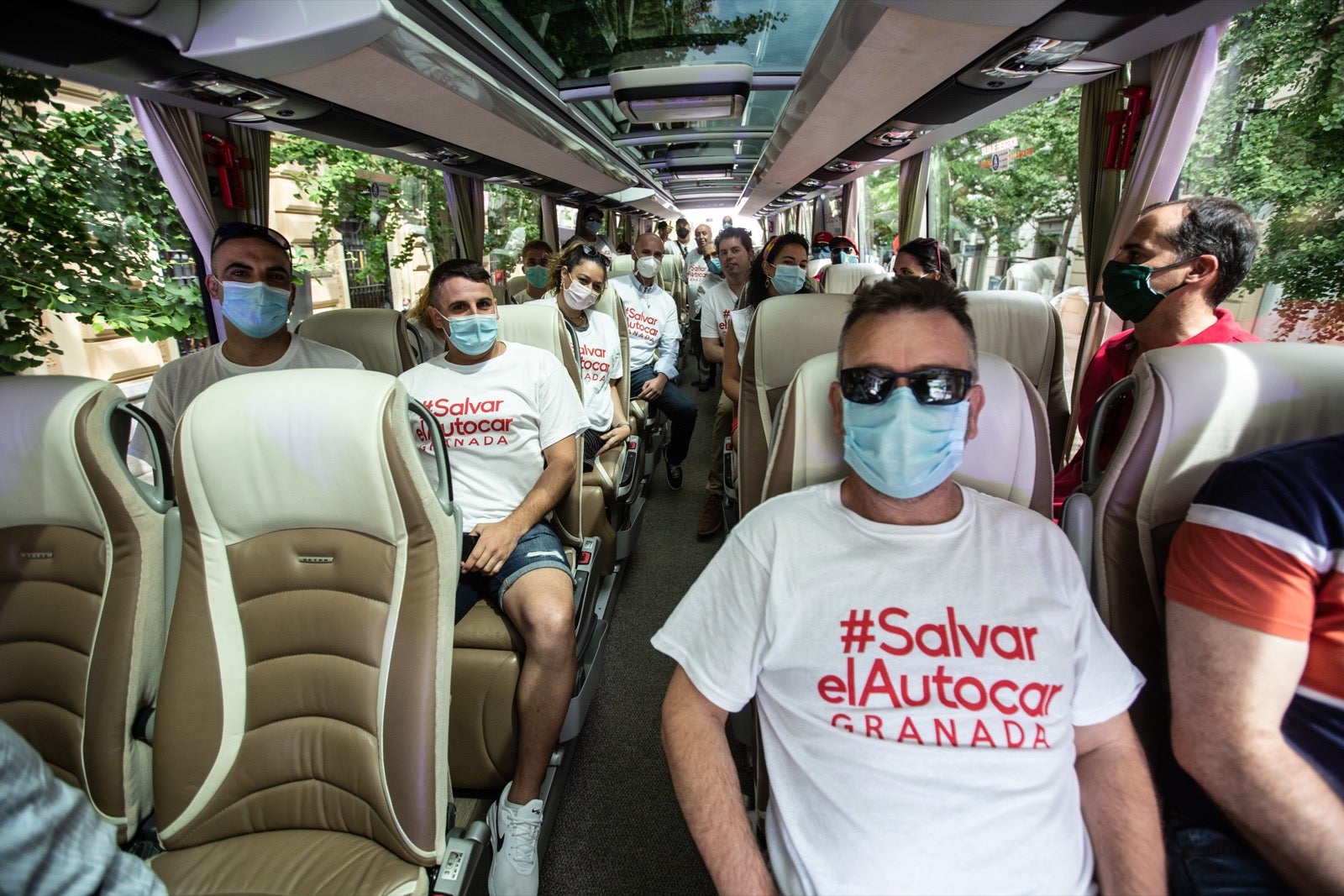 El colectivo de transporte discrecional, de colegios y turístico reclama atención del Gobierno y le exige medidas concretas para resolver su sutuación, paralizada por la crisis de la Covid-19