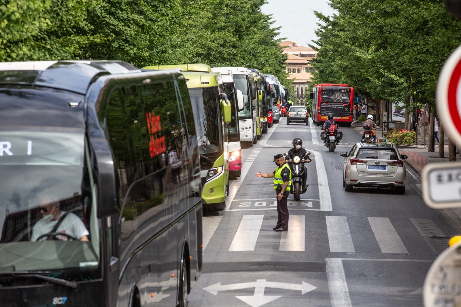 El colectivo de transporte discrecional, de colegios y turístico reclama atención del Gobierno y le exige medidas concretas para resolver su sutuación, paralizada por la crisis de la Covid-19