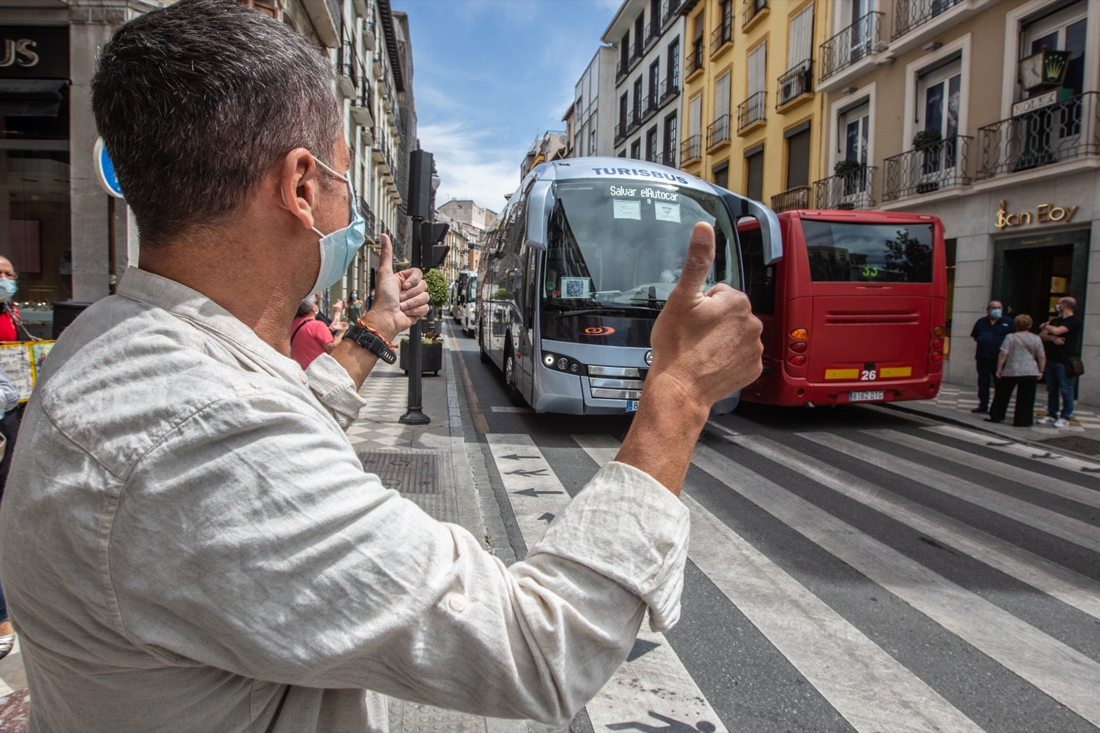 El colectivo de transporte discrecional, de colegios y turístico reclama atención del Gobierno y le exige medidas concretas para resolver su sutuación, paralizada por la crisis de la Covid-19