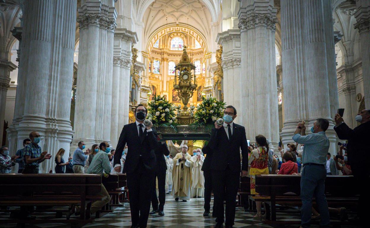 La procesión de los doce minutos eucarísticos