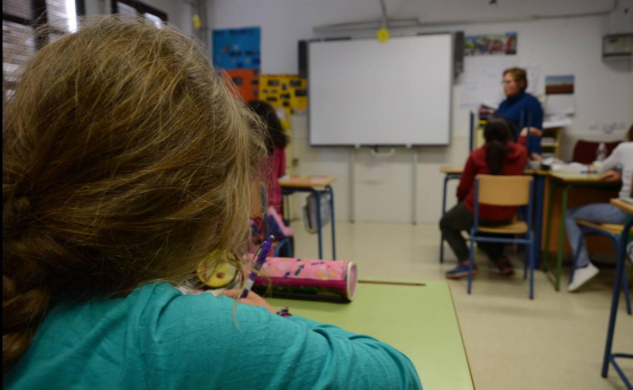 Andalucía pide fondos al Gobierno para contratar a más profesores si hay que reducir la ratio a 15-20 alumnos por aula