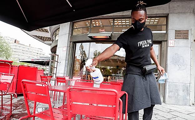 El Gobierno aclara si debes usar mascarilla en bares y restaurantes