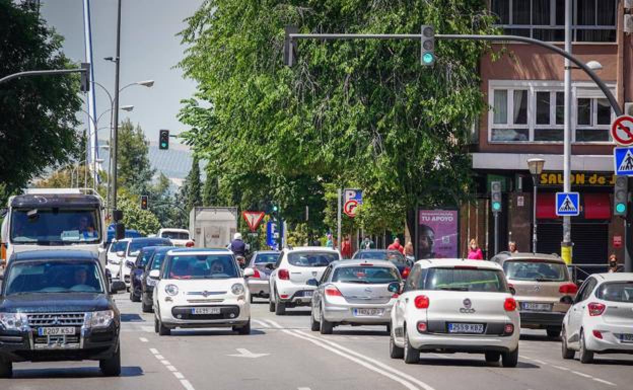 La DGT desvela cómo viajar en coche, moto, bici y patinete tras el confinamiento