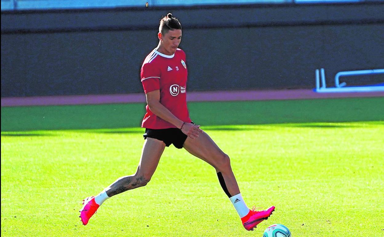 La imagen más esperada de la semana se produjo ayer al ver entrenar sin ningún problema a Darwin Núñez. 