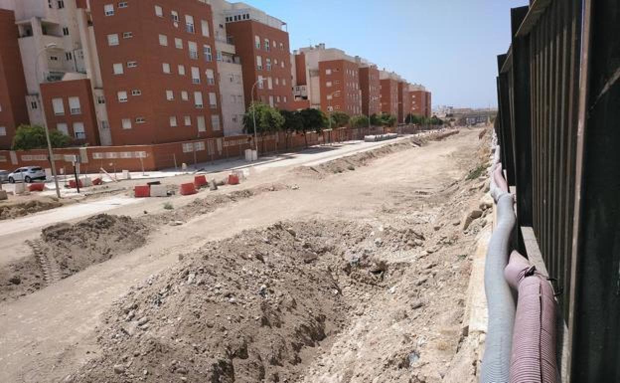 Obras públicas en Almería | El soterramiento del paso a nivel de El Puche está ya al 70% de su ejecución