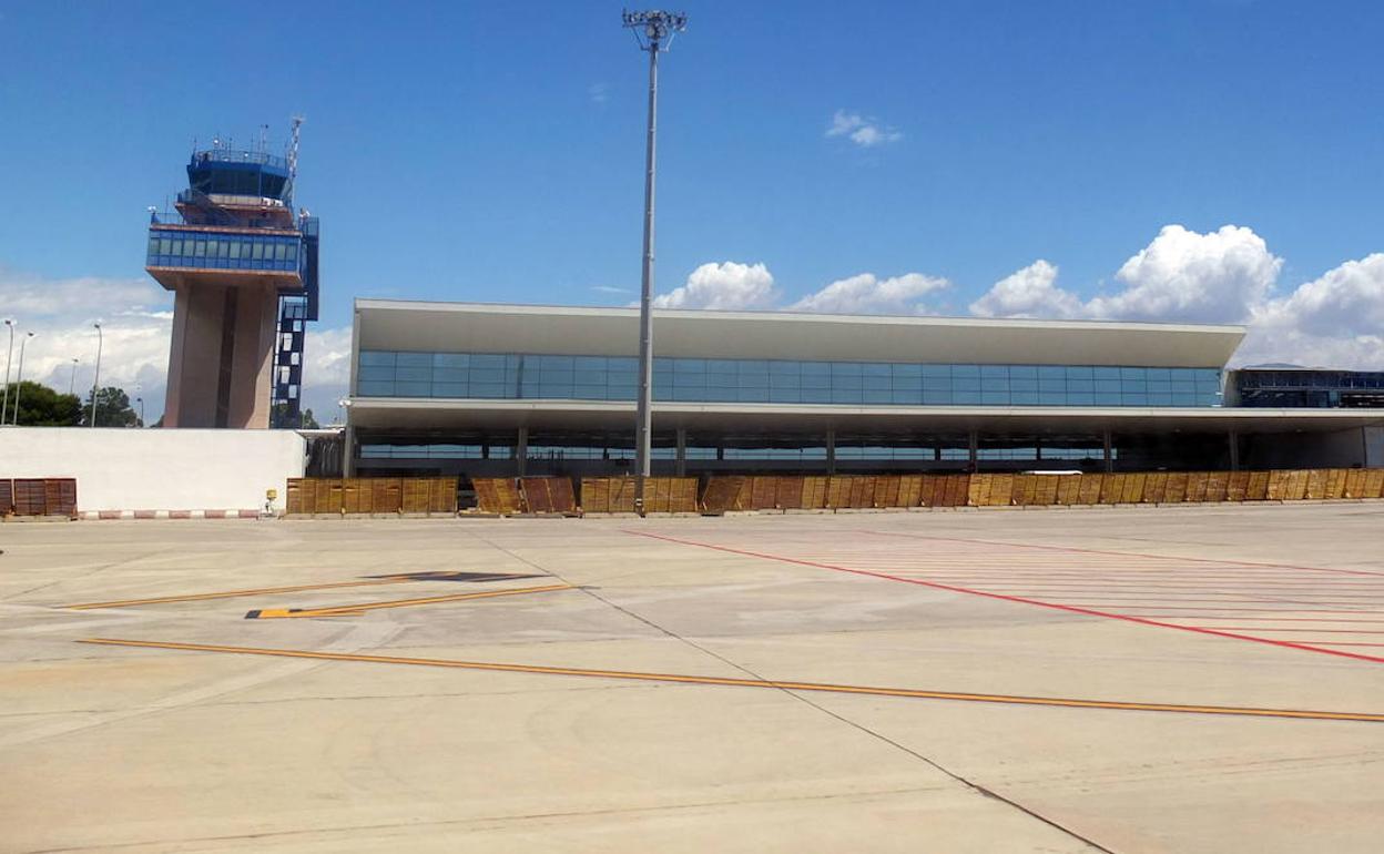 El aeropuerto de Almería acogió un centenar de vuelos en mayo, sin rutas comerciales de pasajeros