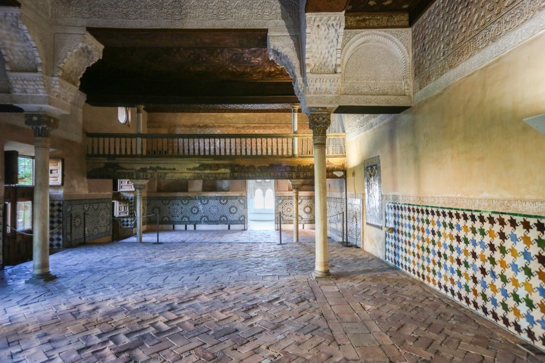 Los primeros turistas han empezado a visitar el monumento emocionados por este momento histórico