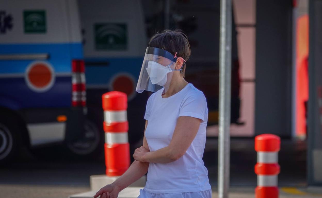 Coronavirus en Granada | La Junta confirma cuatro nuevos contagiados en el último día y un solo curado