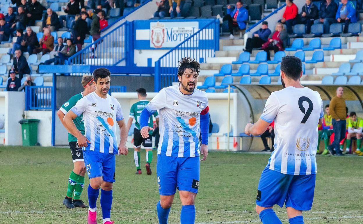 Ramiro celebra un gol con el CFMotril en el Escribano Castilla durante esta temporada