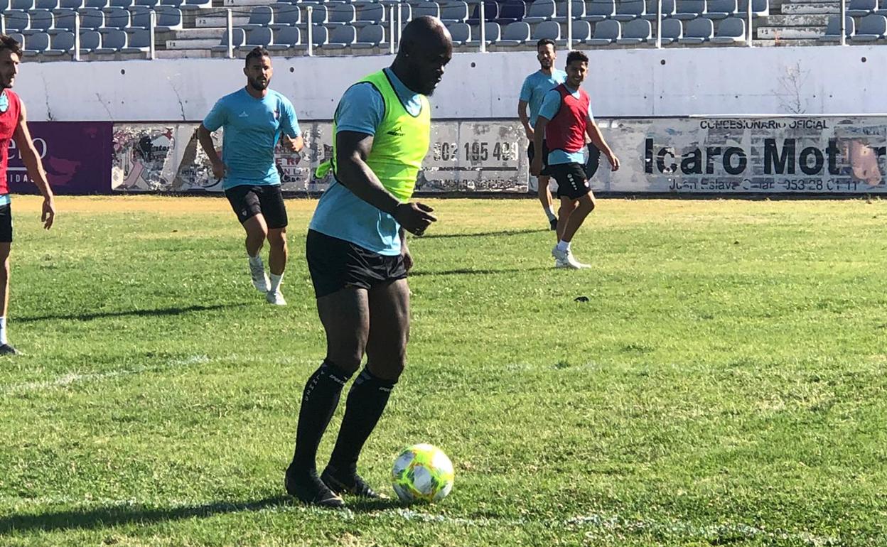 Emaná, entrenando en La Victoria. 