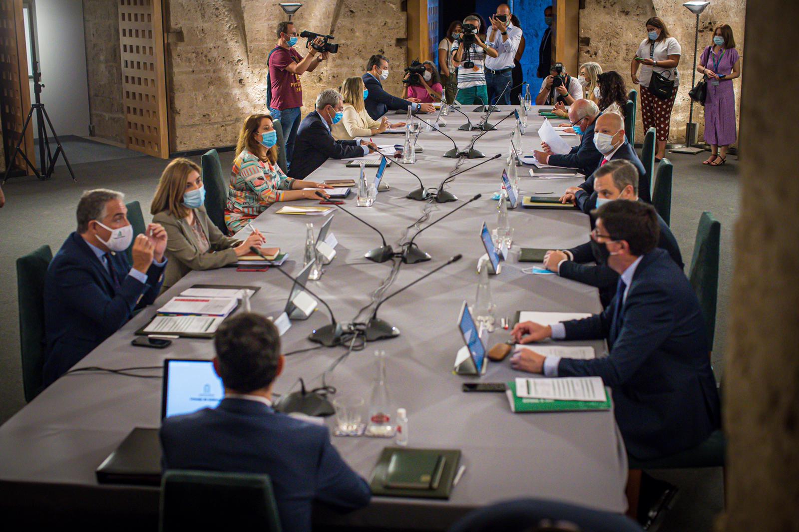 El Ejecutivo andaluz estrena la nueva normalidad en el monumento nazarí