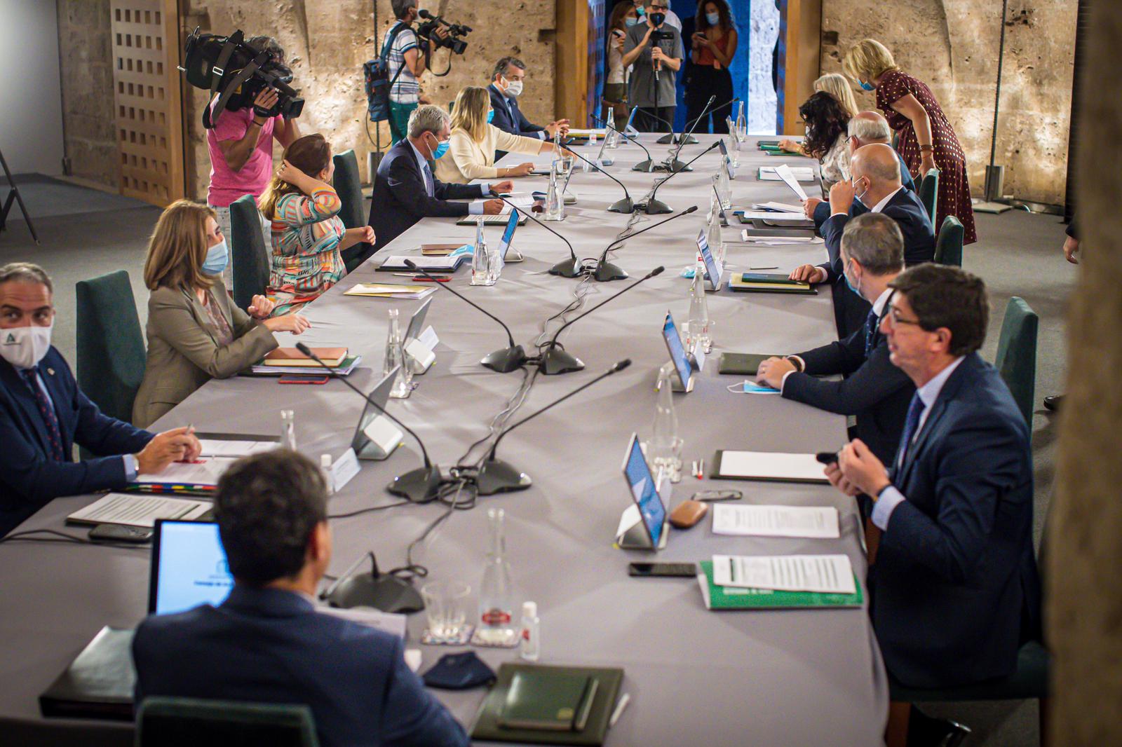El Ejecutivo andaluz estrena la nueva normalidad en el monumento nazarí