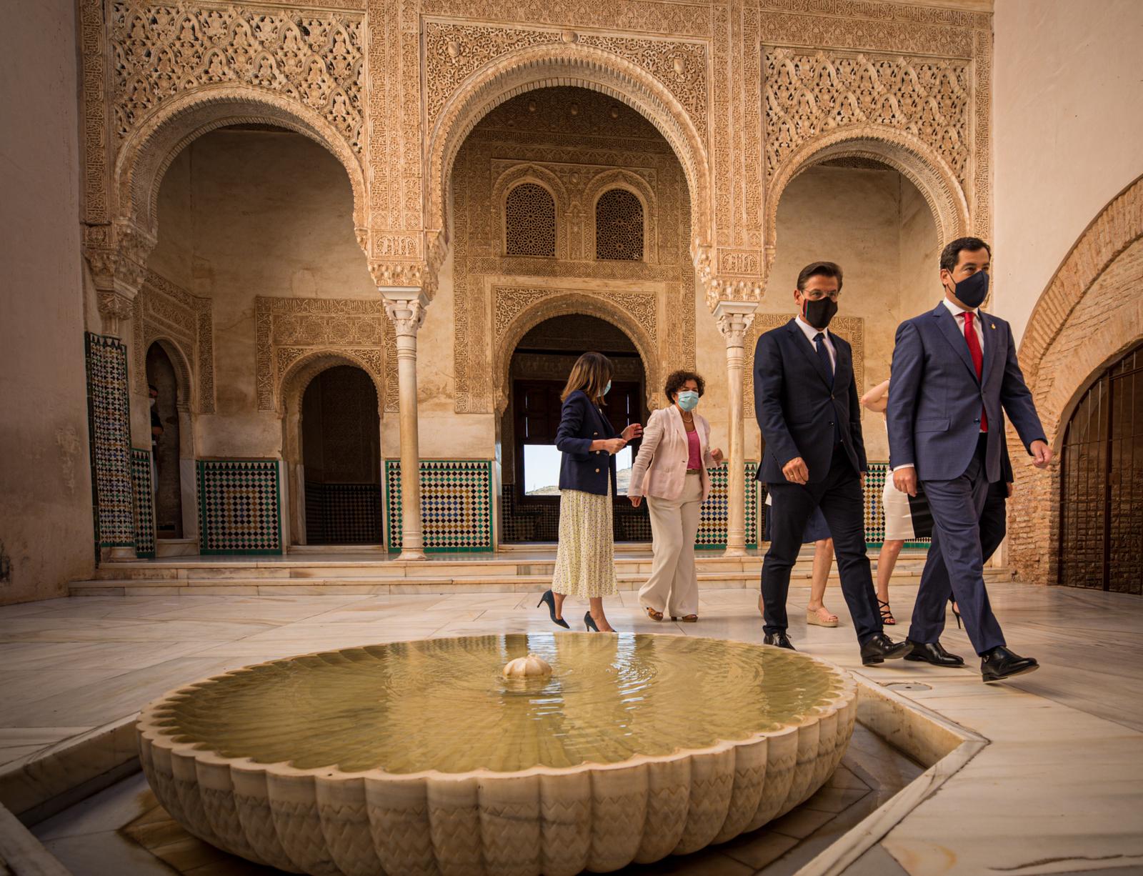 El Ejecutivo andaluz estrena la nueva normalidad en el monumento nazarí