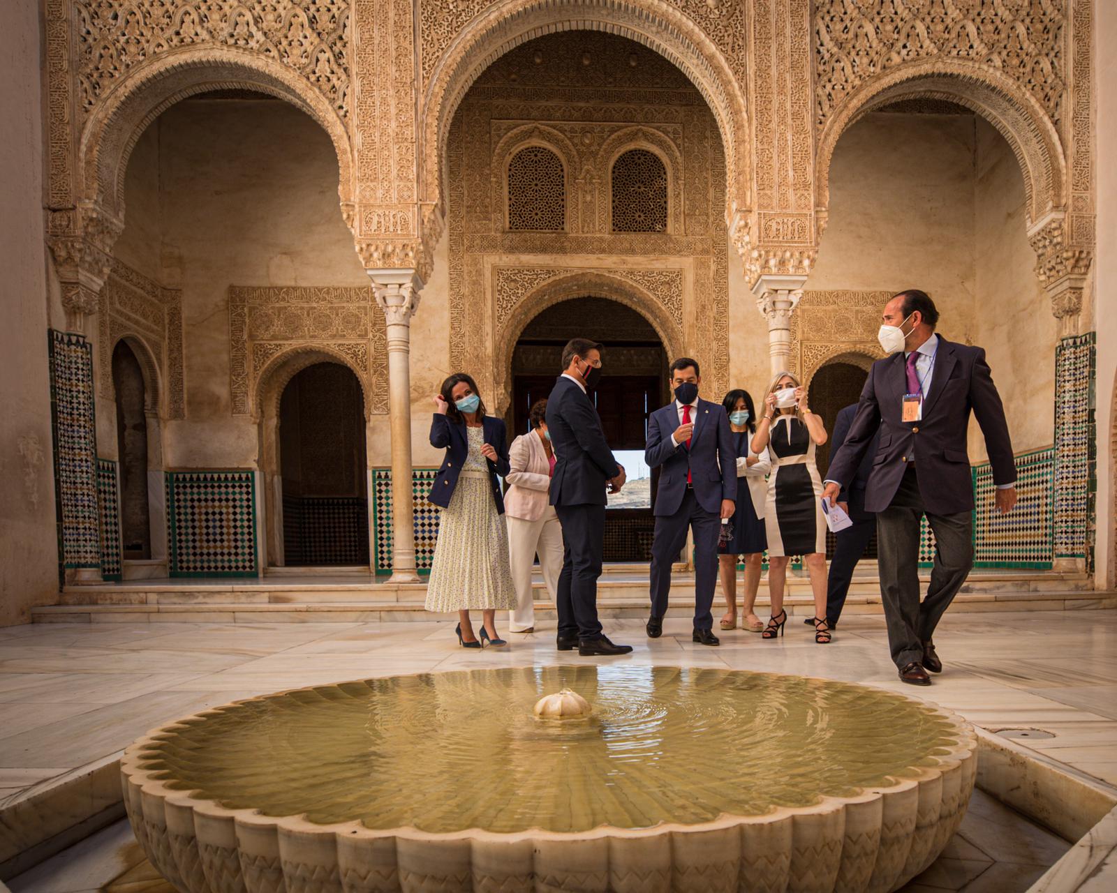 El Ejecutivo andaluz estrena la nueva normalidad en el monumento nazarí