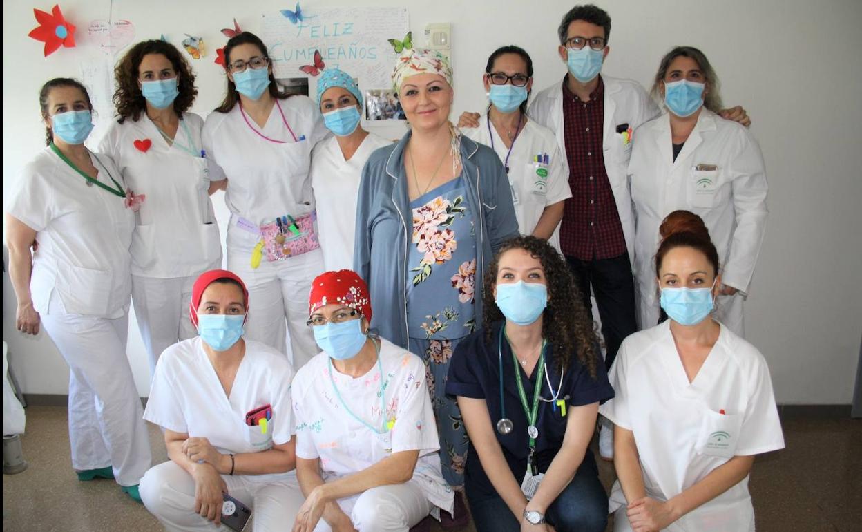 Conchi, con su «segunda familia», los profesionales del PTS.