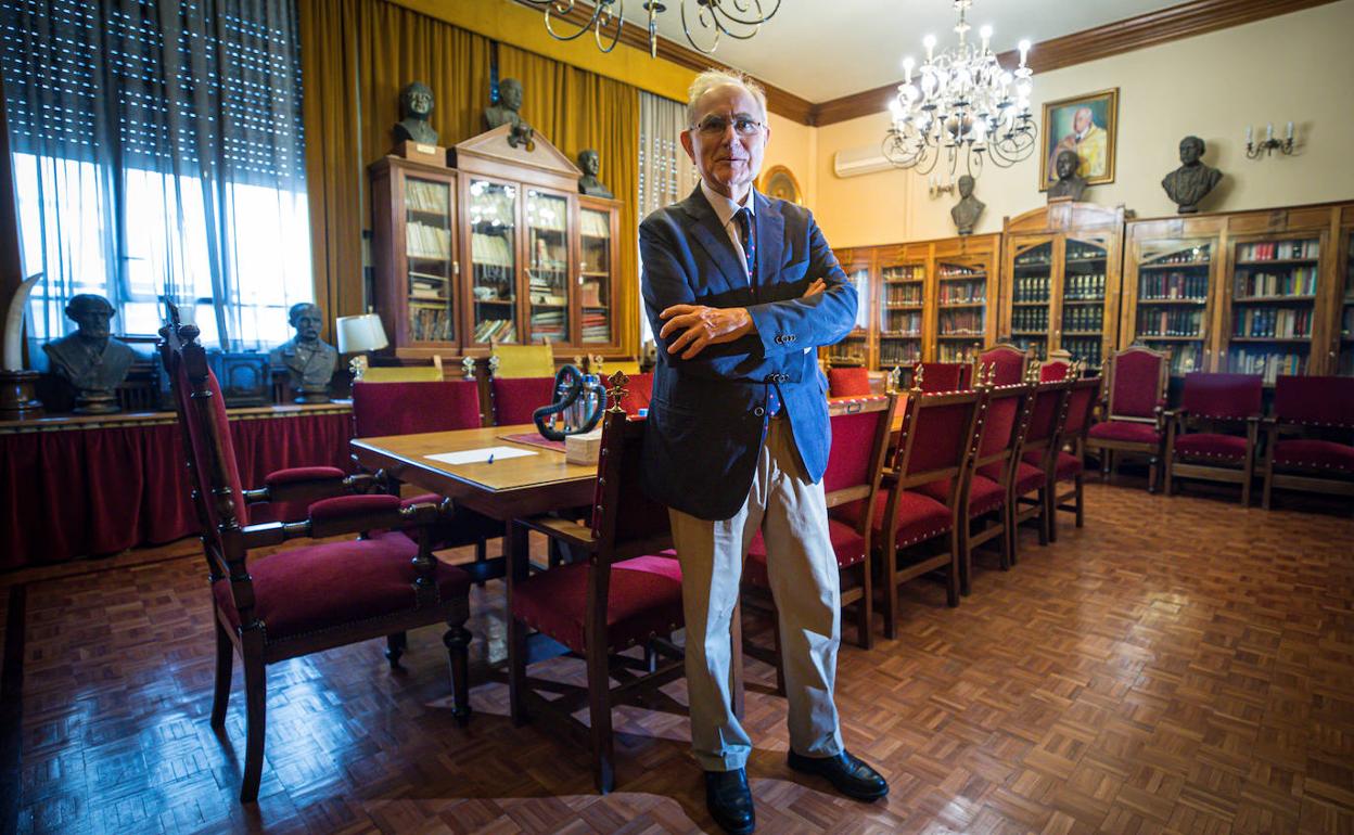 Antonio Campos preside la Real Academia de Medicina de Andalucía Oriental.