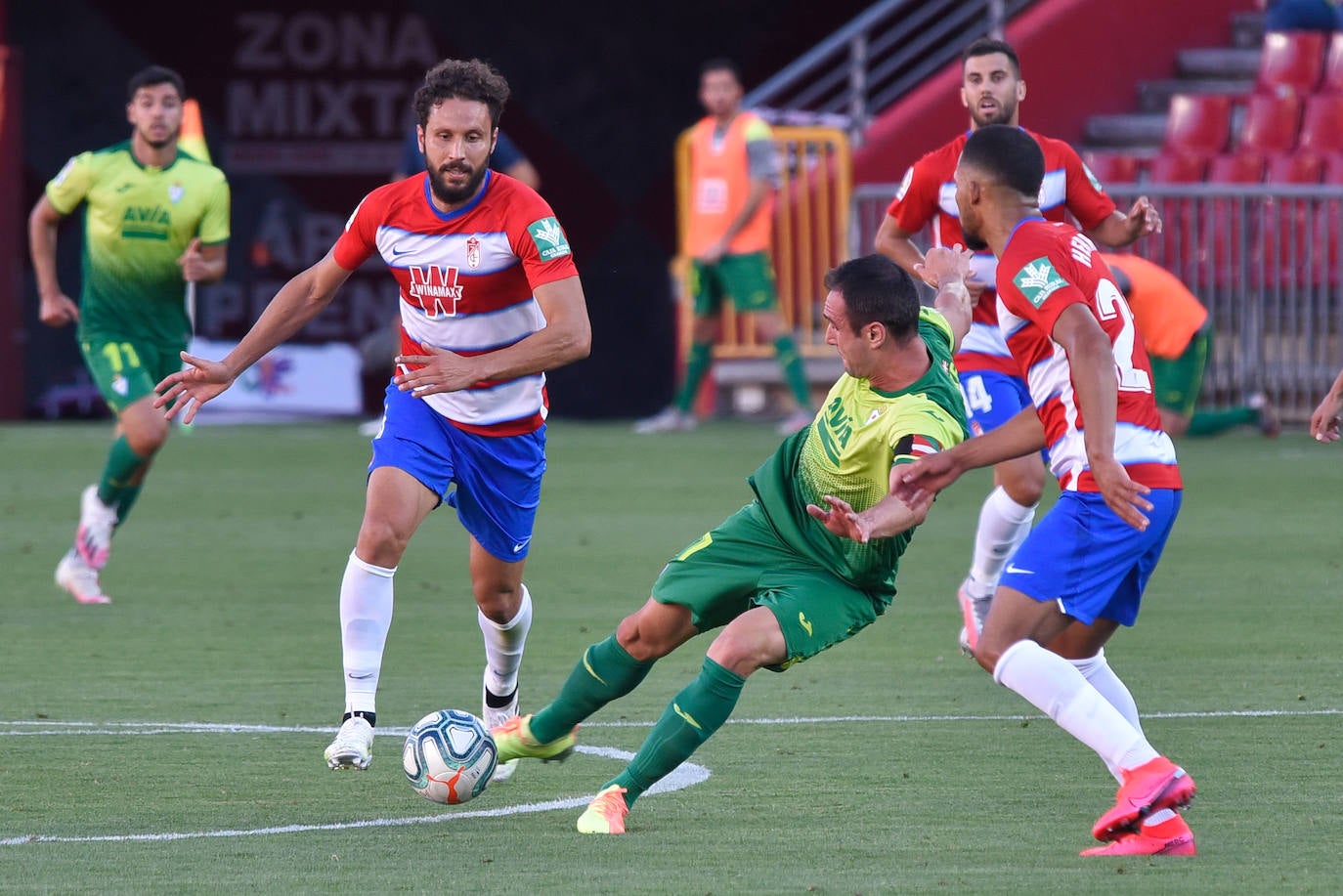 Los de Diego Martínez alcanzarían su primer gran objetivo a falta de seis jornadas