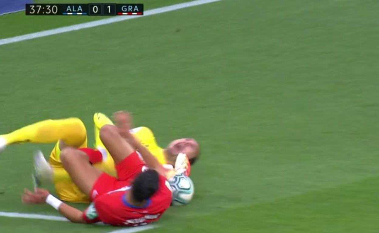 Antoñín chocó con dureza con Roberto. 