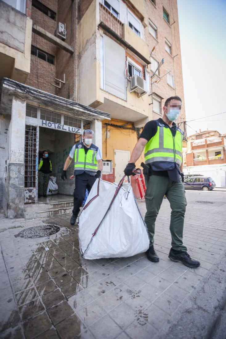 Policía Nacional ha registrado 36 viviendas y ha encontrado centenares de plantas de marihuana