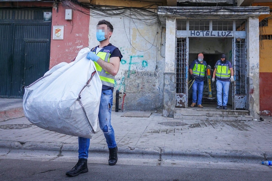 Policía Nacional ha registrado 36 viviendas y ha encontrado centenares de plantas de marihuana