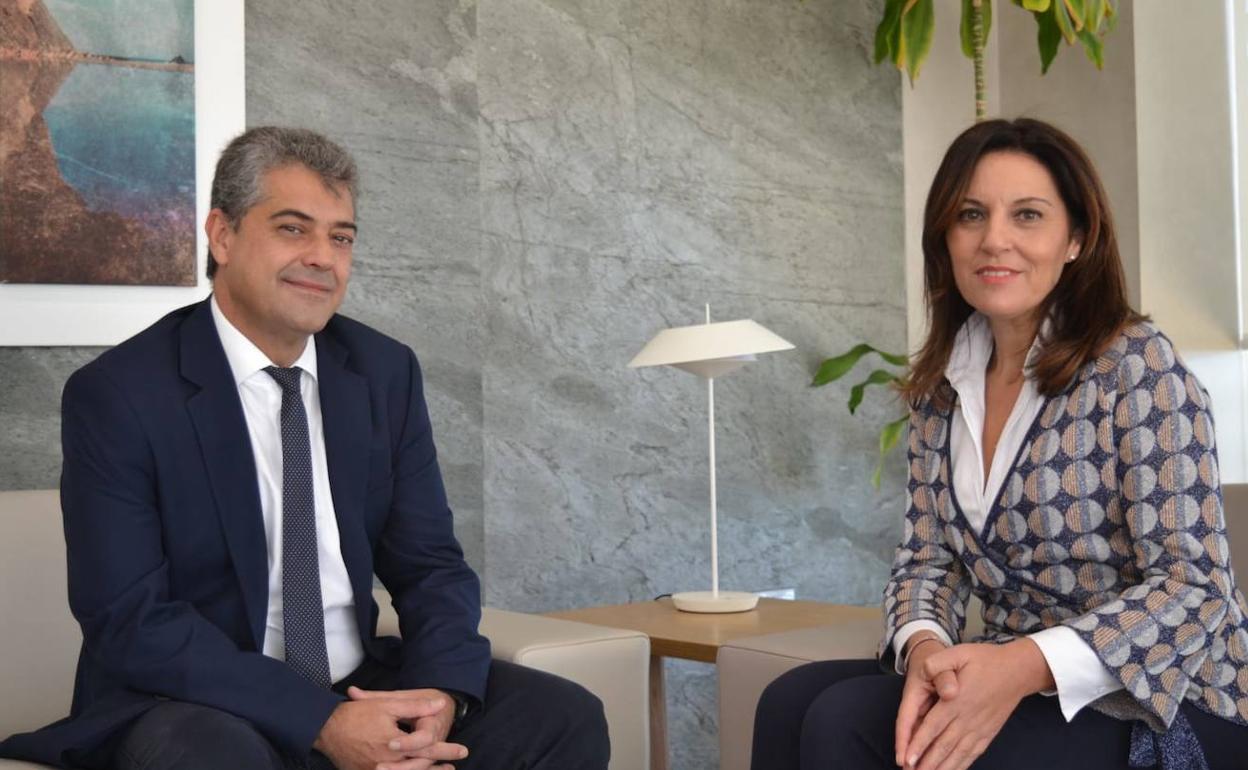 Carmelo Rodríguez, rector de la UAL, y Magdalena Cantero, presidenta del Consejo Social. 