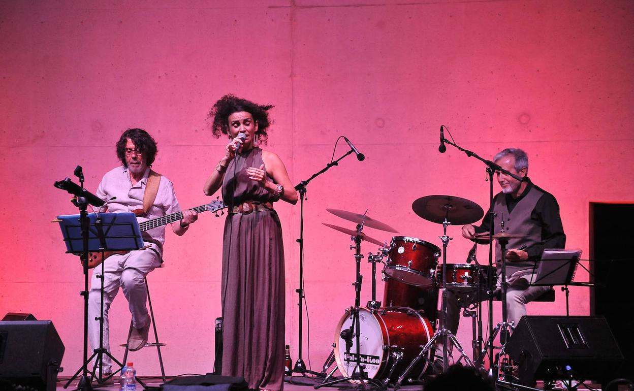 María Romero, talento local para inaugurar las noches de la Plaza de las Culturas.