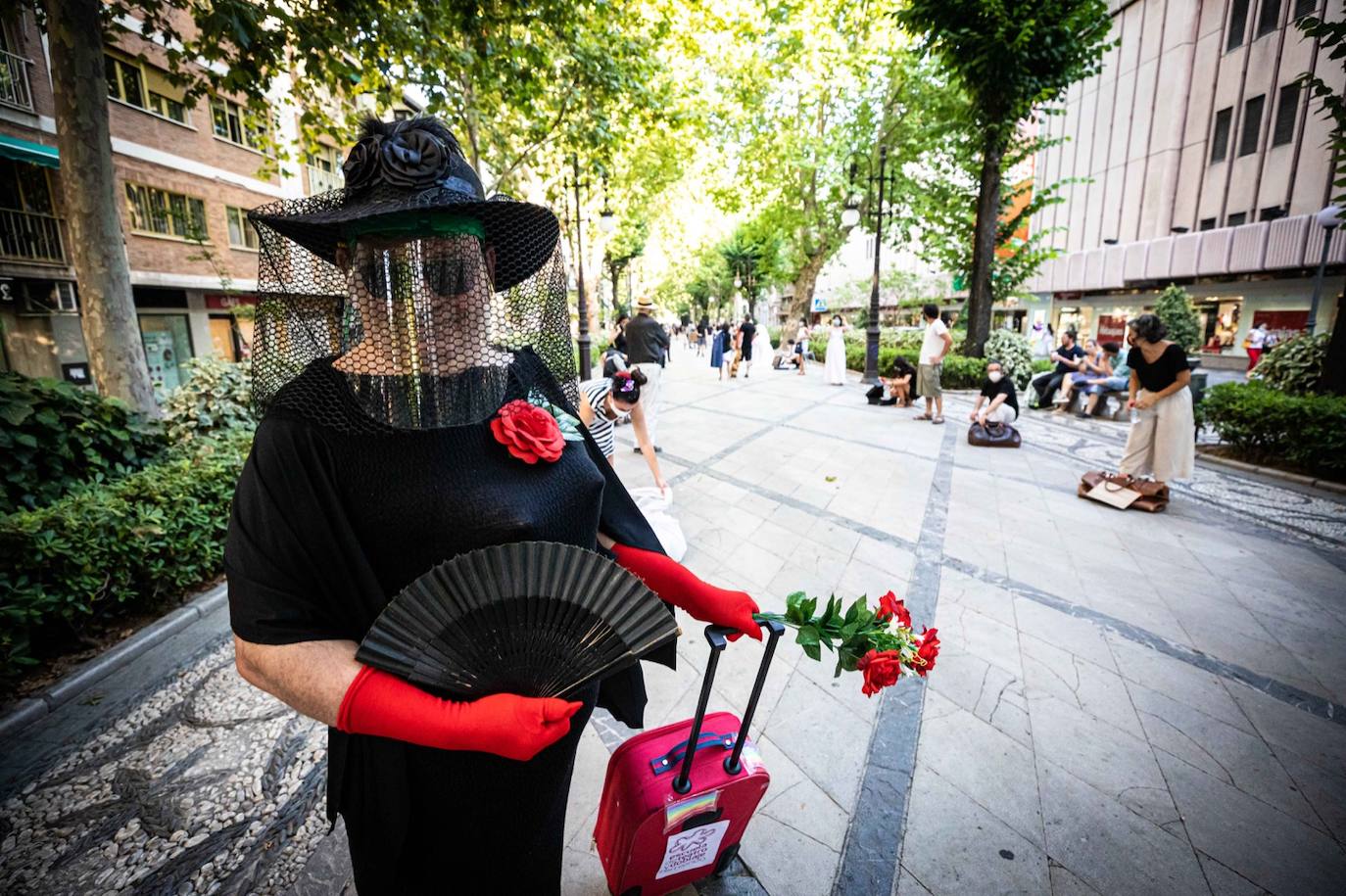 Fotos: El mundo de la escena se manifiesta por las calles de Granada para advertir de la grave crisis del sector