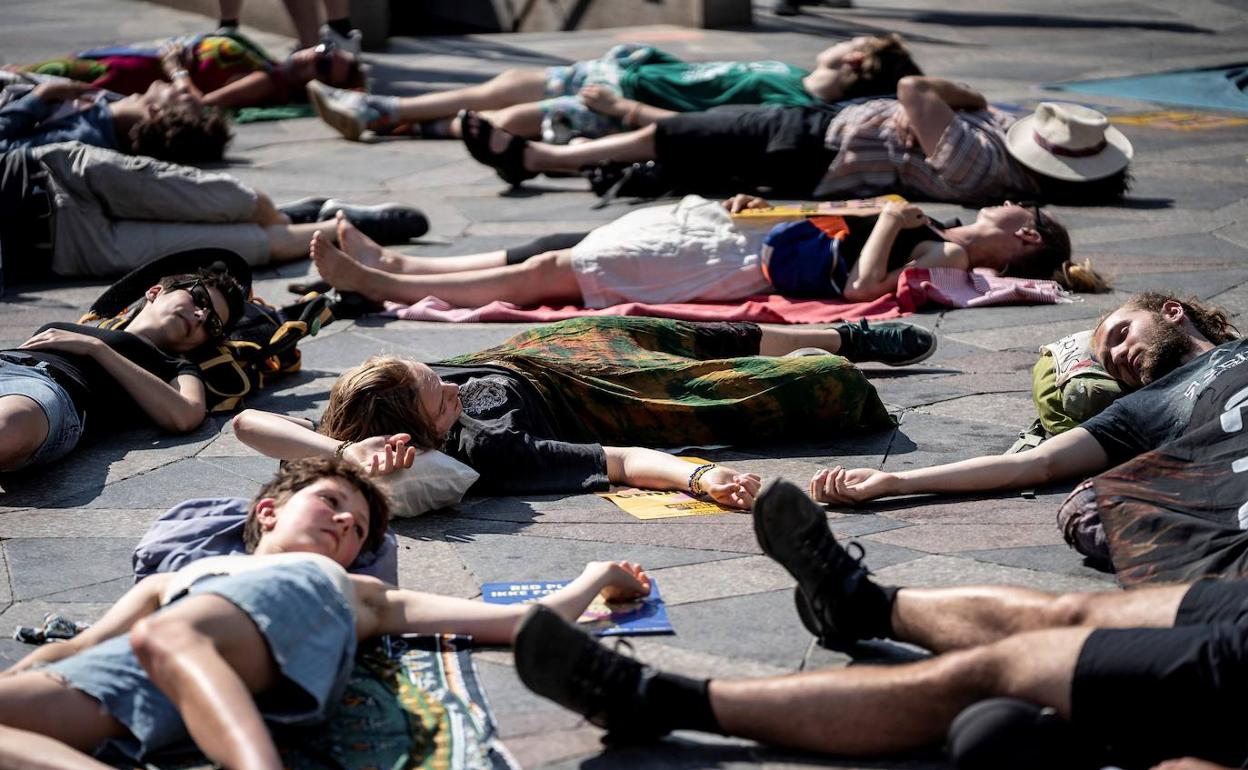 Activistas participan en una protesta para exigir medidas contra el cambio climático en Copenhague. 